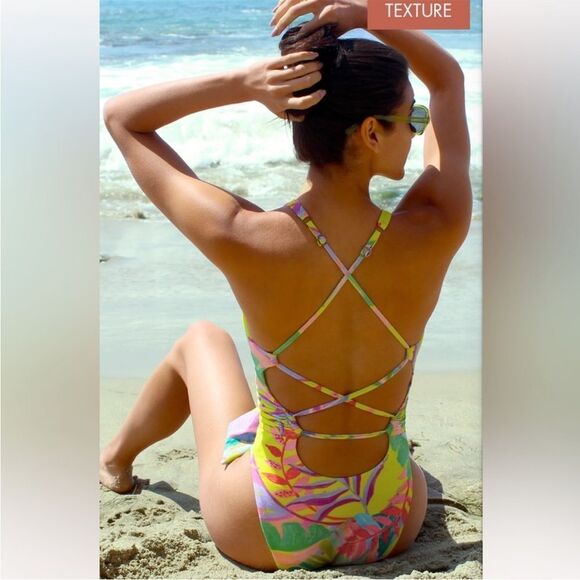Becca Women's Costa Bella Tropical Print One Piece Swimsuit Size Small NEW - Picture 1 of 8